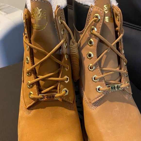 Timberland Premium 6” Warm Lined Boot Wheat - Picture 3 of 5